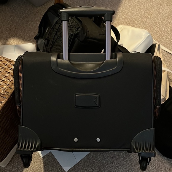 Selling numerous size bags four New the rest slightly used. - Picture 13 of 16